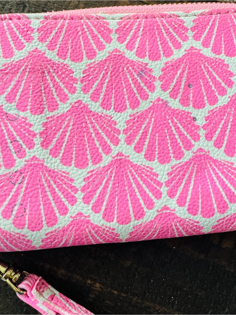 Pink Shell-Print Wristlet Wallet 🏝️ - Picture 4 of 5